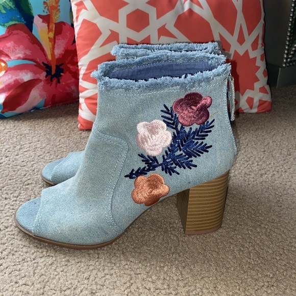 Jean Heels - Picture 3 of 6